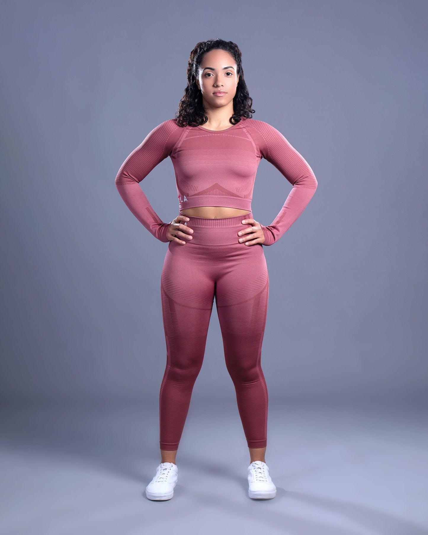 IMPRESSIVE SEAMLESS LONG SLEEVE CROP TOP - PEACOCK TICKLED PINK - CanelaFitness